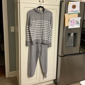 Free Assembly ladies 2 piece lounge set. Gray, size medium.